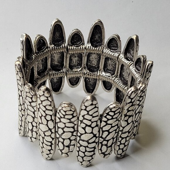 Unique Pewter Silver Tone Stretch Bracelet Antique Silver Cuff Bracelet - Picture 4 of 11